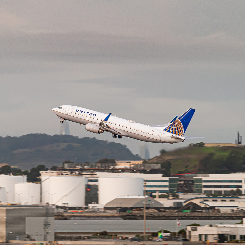 Photo of N76517 - United Airlines Boeing 737-800 at SFO on AeroXplorer Aviation Database
