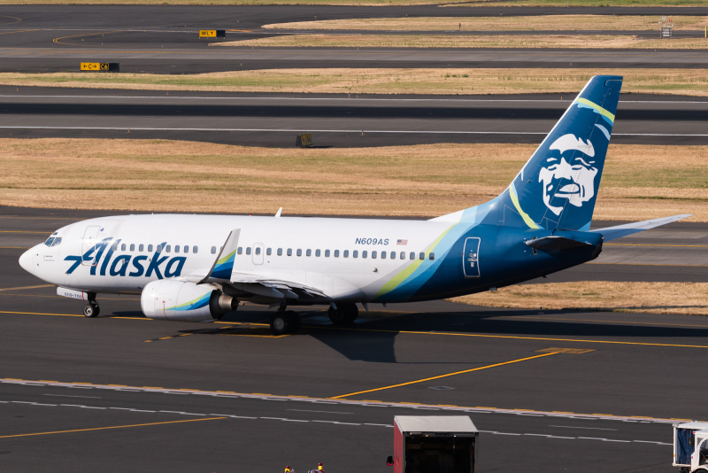 Photo of N609AS - Alaska Airlines Boeing 737-700 at PDX on AeroXplorer Aviation Database