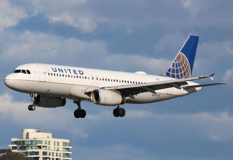 Photo of N437UA - United Airlines Airbus A320 at SAN on AeroXplorer Aviation Database