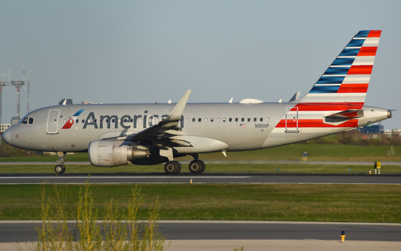 Photo of N9011P - American Airlines Airbus A319 at YYZ on AeroXplorer Aviation Database