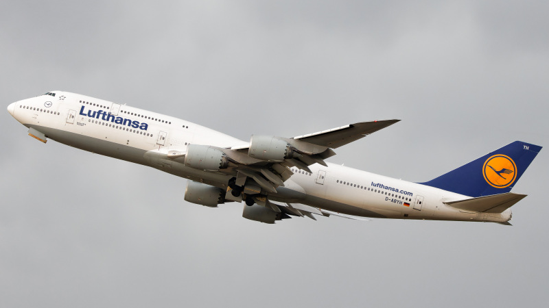 Photo of D-ABYH - Lufthansa Boeing 747-8i at TPA on AeroXplorer Aviation Database