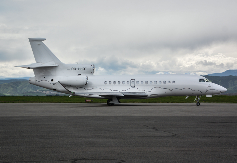 Photo of OO-HHO - PRIVATE Dassault Falcon 8X at BJC on AeroXplorer Aviation Database