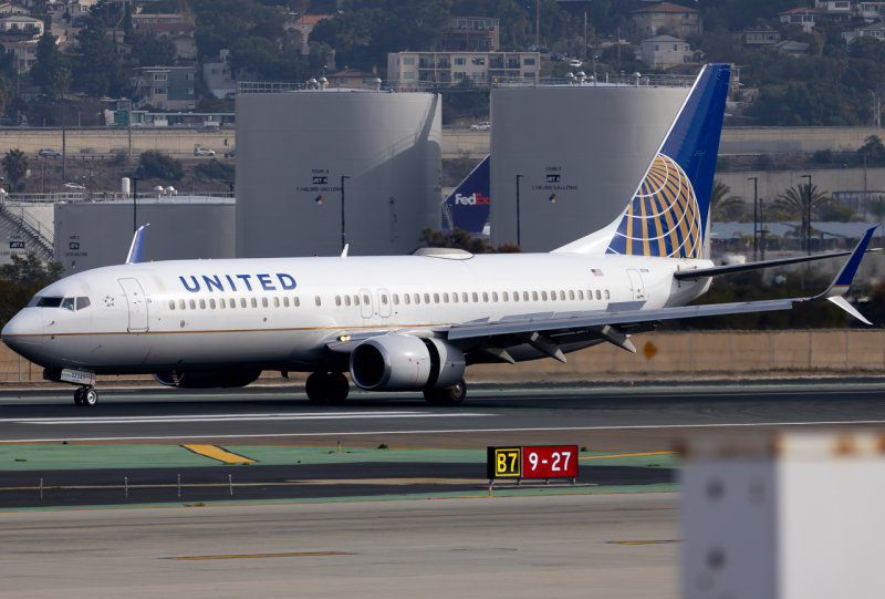 Photo of N16234 - United Airlines Boeing 737-800 at SAN on AeroXplorer Aviation Database