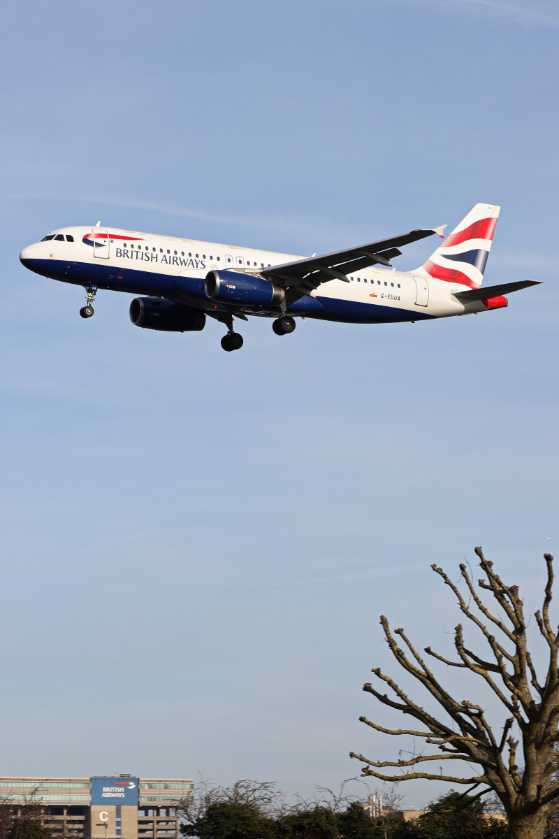 Photo of G-EUUA - British Airways Airbus A320 at LHR on AeroXplorer Aviation Database