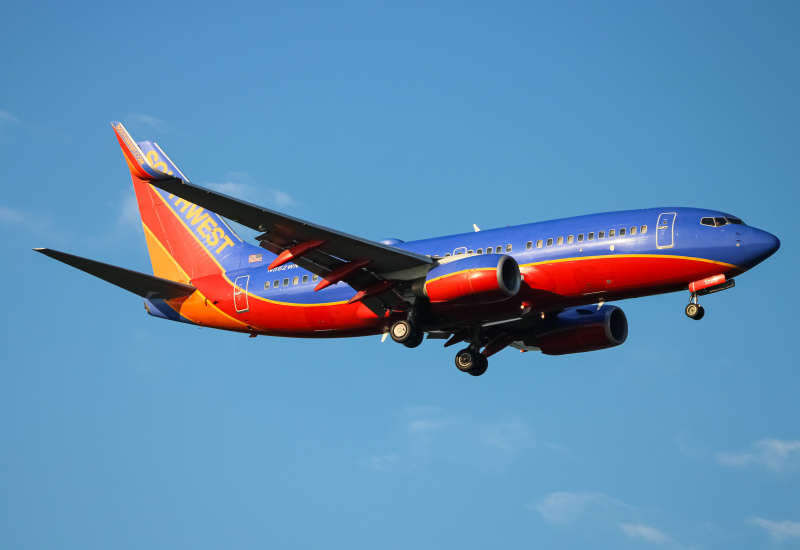 Photo of N562WN - Southwest Airlines Boeing 737-700 at BWI on AeroXplorer Aviation Database