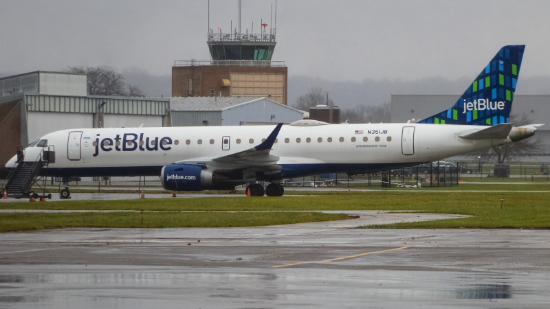 Photo of N351JB  - JetBlue Airways Embraer E190 at LUK on AeroXplorer Aviation Database