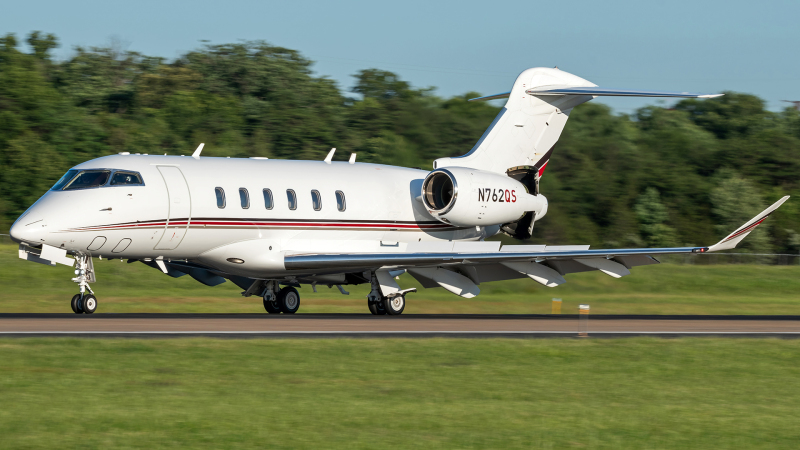 Photo of N762QS - NetJets Bombardier Challenger 350  at DCA on AeroXplorer Aviation Database