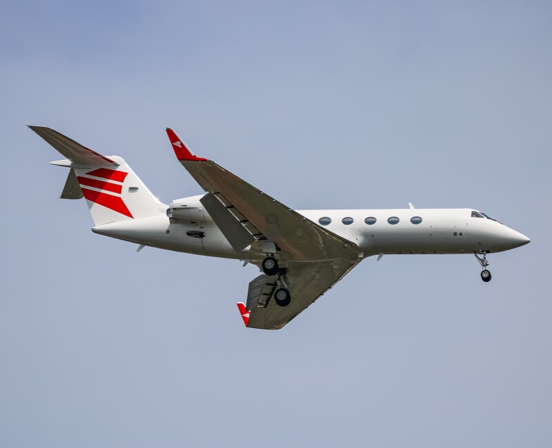 Photo of N383DJ - PRIVATE Gulfstream IV at IAD on AeroXplorer Aviation Database