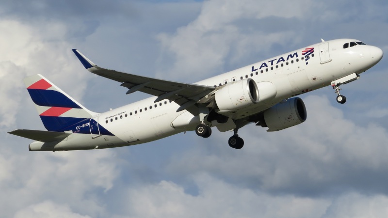 Photo of CC-BHD - LATAM Airbus A320NEO at MCO on AeroXplorer Aviation Database