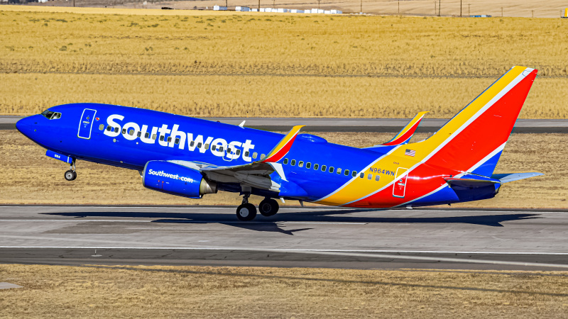 Photo of N964WN - Southwest Airlines Boeing 737-700 at DEN on AeroXplorer Aviation Database