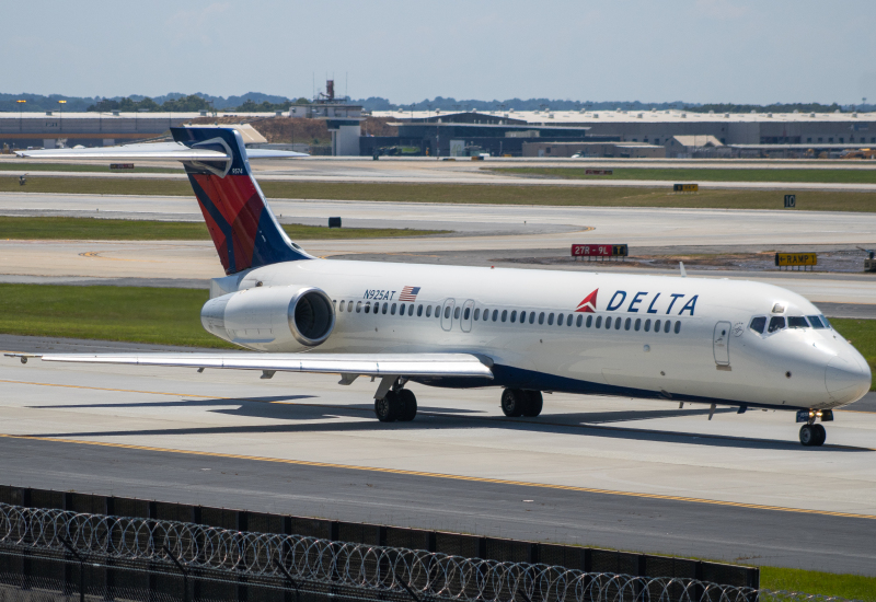 Photo of N925AT - Delta Airlines Boeing 717-200 at ATL on AeroXplorer Aviation Database