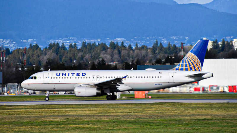 Photo of N415UA - United Airlines Airbus A320 at YVR on AeroXplorer Aviation Database