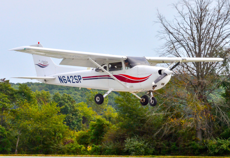 Photo of N642SP - PRIVATE Cessna 172 at n40 on AeroXplorer Aviation Database