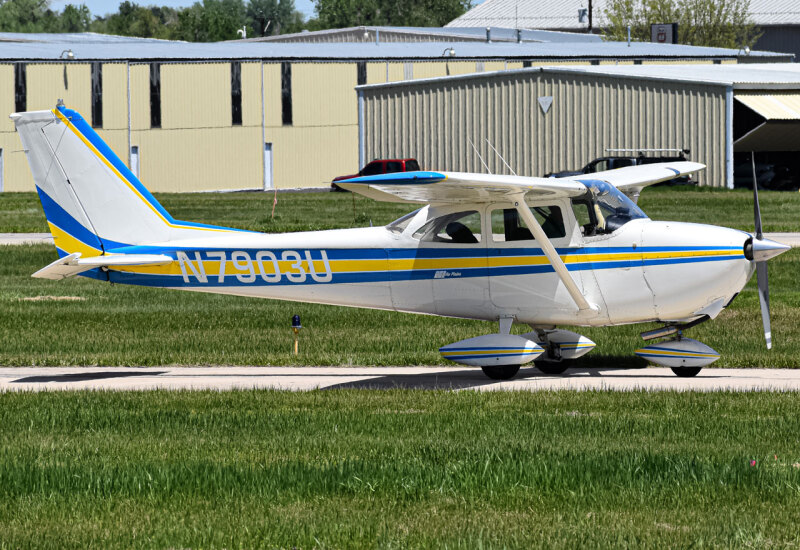 Photo of N7903U - PRIVATE Cessna 172 at LMO on AeroXplorer Aviation Database