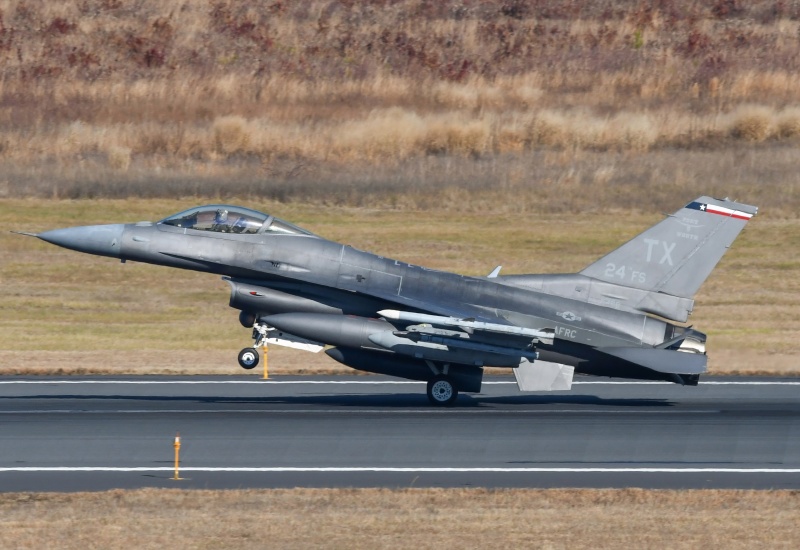 Photo of 85-1468 - USAF - United States Air Force General Dynamics F-16 Fighting Falcon at ACY on AeroXplorer Aviation Database