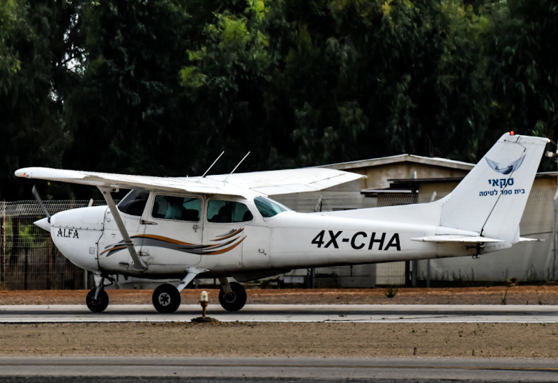 Photo of 4X-CHA - PRIVATE Cessna 172 at HRZ on AeroXplorer Aviation Database