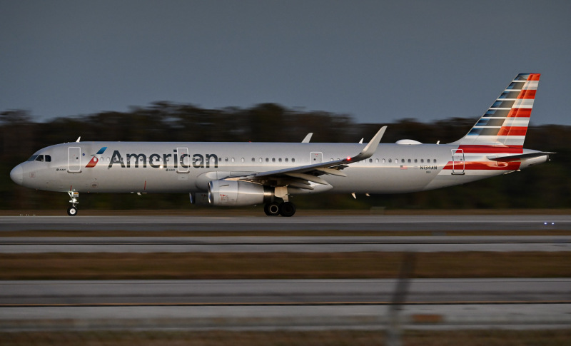 Photo of N134AN - American Airlines Airbus A321-200 at MCO on AeroXplorer Aviation Database