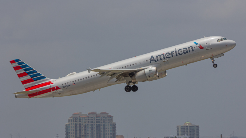 Photo of N583UW - American Airlines Airbus A321-200 at FLL on AeroXplorer Aviation Database