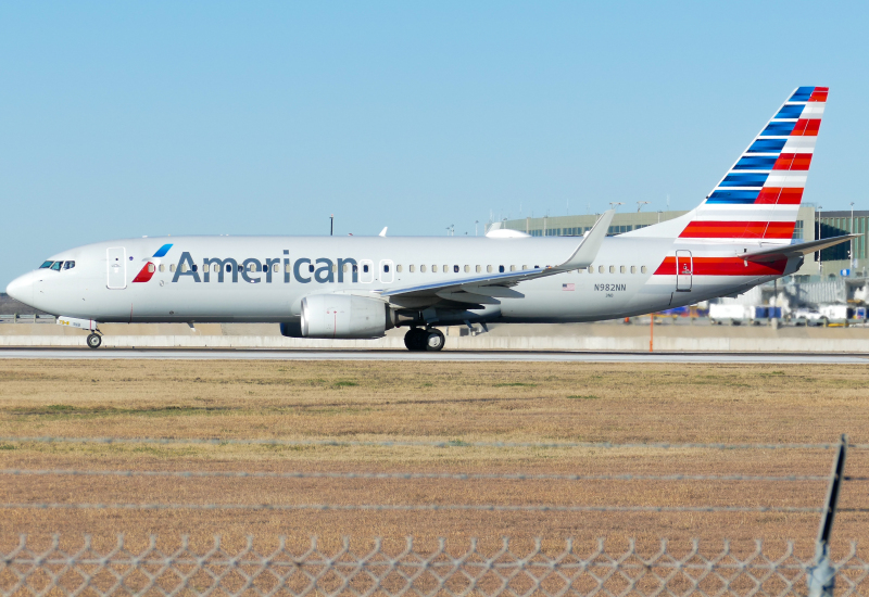 Photo of N982NN - American Airlines Boeing 737-800 at AUS on AeroXplorer Aviation Database