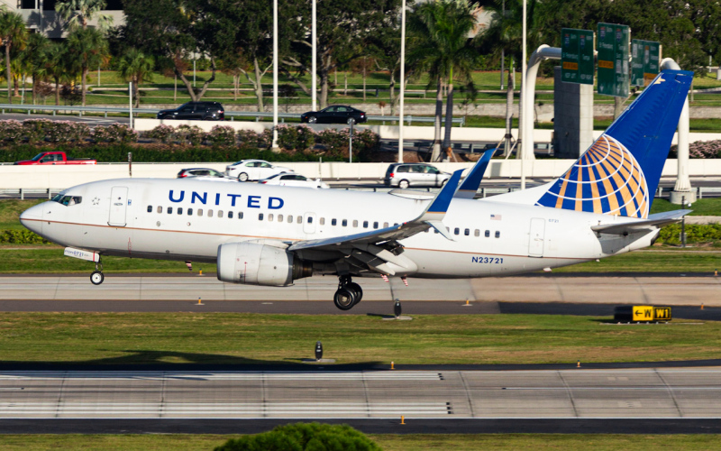 Photo of N23721 - United Airlines Boeing 737-700 at TPA on AeroXplorer Aviation Database
