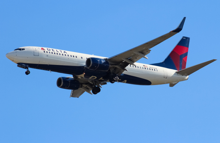 Photo of N3754A - Delta Airlines Boeing 737-800 at CVG on AeroXplorer Aviation Database