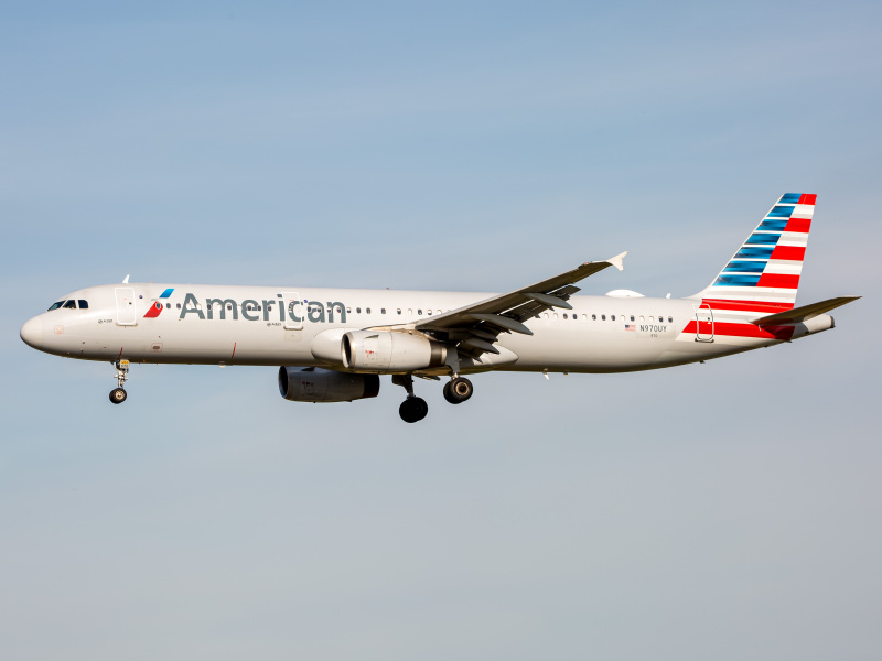 Photo of N970UY - American Airlines Airbus A321-200 at BWI on AeroXplorer Aviation Database