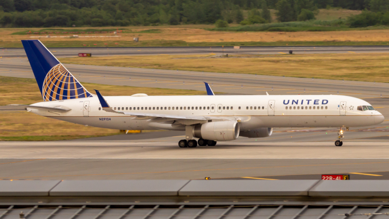Photo of N29124 - United Airlines Boeing 757-200 at JFK on AeroXplorer Aviation Database