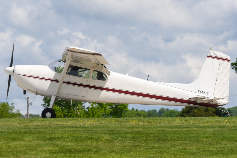 Photo of N1691C - PRIVATE Cessna 180 at PTW on AeroXplorer Aviation Database