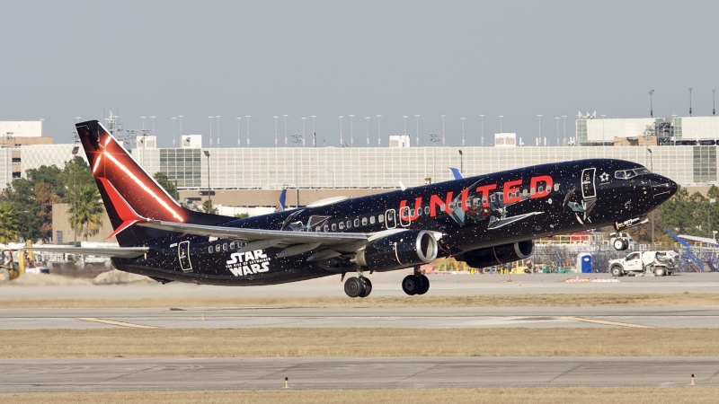 Photo of N36272 - United Airlines Boeing 737-800 at IAH on AeroXplorer Aviation Database