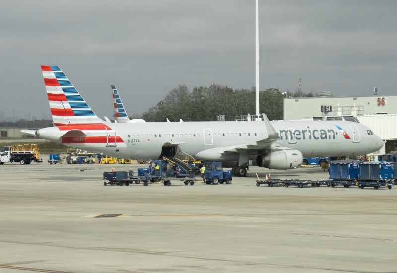 Photo of N137AA - American Airlines Airbus A321-200 at MCO on AeroXplorer Aviation Database