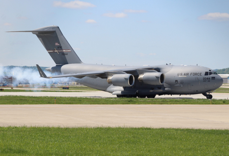 Photo of 70044 - USAF - United States Air Force Boeing C-17 Globemaster III at SDF on AeroXplorer Aviation Database