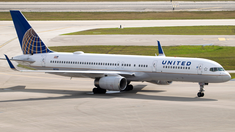 Photo of N17133 - United Airlines Boeing 757-200 at PBI on AeroXplorer Aviation Database