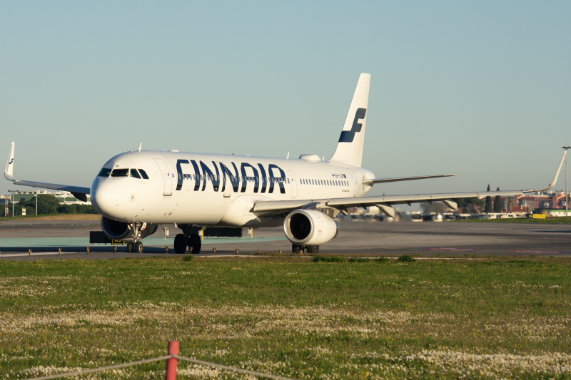 Photo of OH-LZK - Finnair Airbus A321-200 at LIS on AeroXplorer Aviation Database