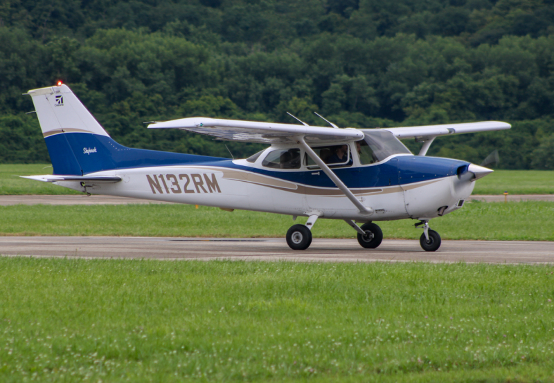 Photo of N132RM - PRIVATE Cessna 172 at LUK on AeroXplorer Aviation Database