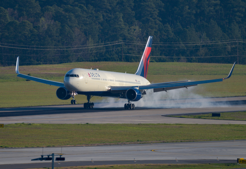 Photo of N199DN - Delta Airlines Boeing 767-300ER at rdu on AeroXplorer Aviation Database