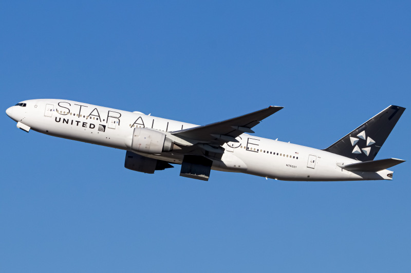 Photo of N76021 - United Airlines Boeing 777-200ER at IAH on AeroXplorer Aviation Database