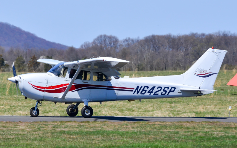 Photo of N642SP - PRIVATE Cessna 172 at N51 on AeroXplorer Aviation Database
