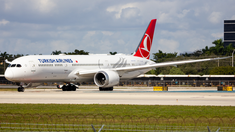Photo of TC-LLK - Turkish Airlines Boeing 787-9 at MIA on AeroXplorer Aviation Database