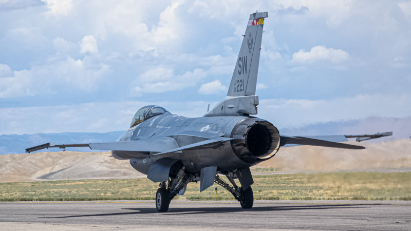 Photo of 00-0221 - USAF - United States Air Force General Dynamics F-16 Fighting Falcon at GJT on AeroXplorer Aviation Database