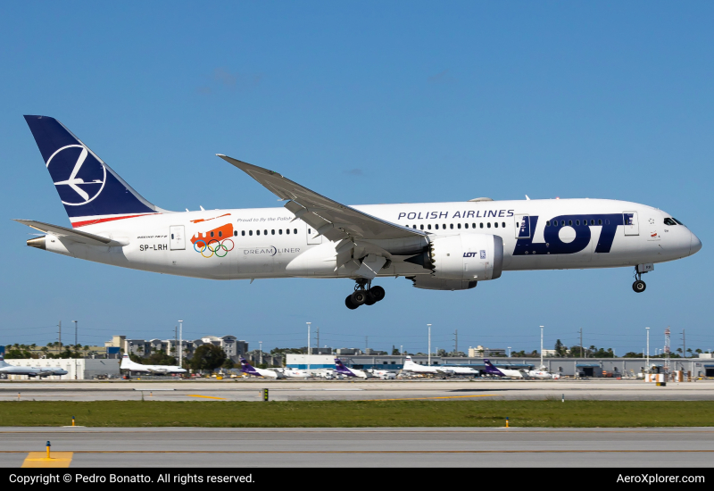 Photo of SP-LRH - LOT Polish Airlines Boeing 787-8 at Mia on AeroXplorer Aviation Database
