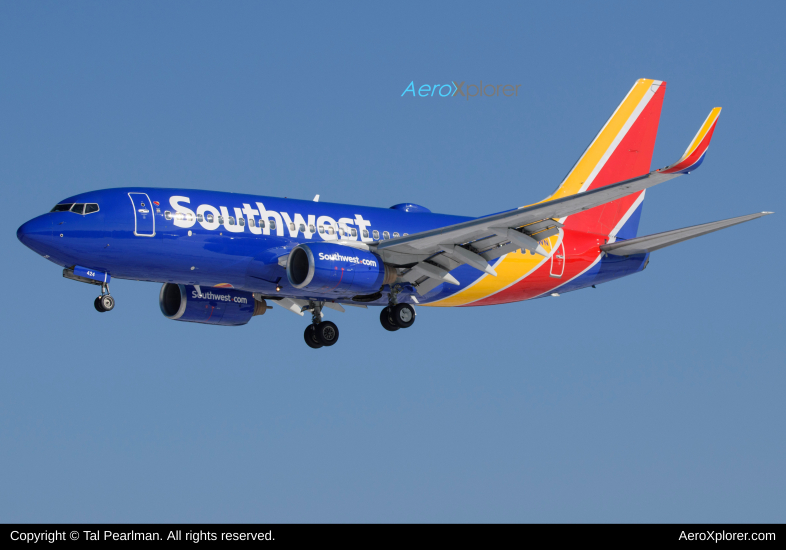 Photo of N424WN - Southwest Airlines Boeing 737-700 at BWI on AeroXplorer Aviation Database