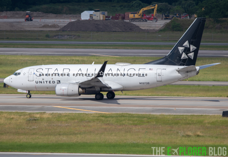 Photo of N13720 - United Airlines Boeing 737-700 at IAH on AeroXplorer Aviation Database
