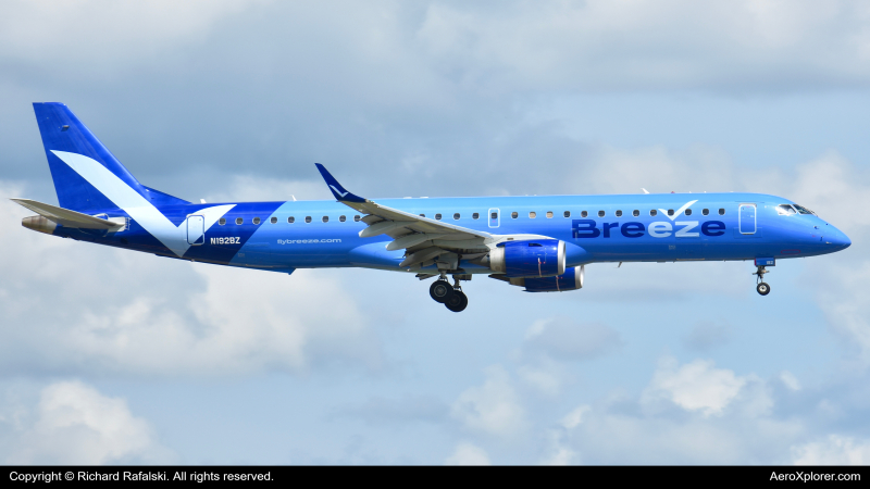Photo of N192BZ - Breeze Airways Embraer E195 at MCO on AeroXplorer Aviation Database