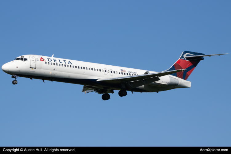 Photo of N966AT - Delta Airlines Boeing 717-200 at PIT on AeroXplorer Aviation Database