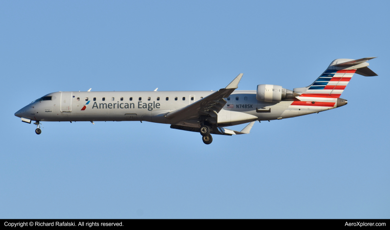 Photo of N748SK - American Eagle Mitsubishi CRJ-700 at PHX on AeroXplorer Aviation Database