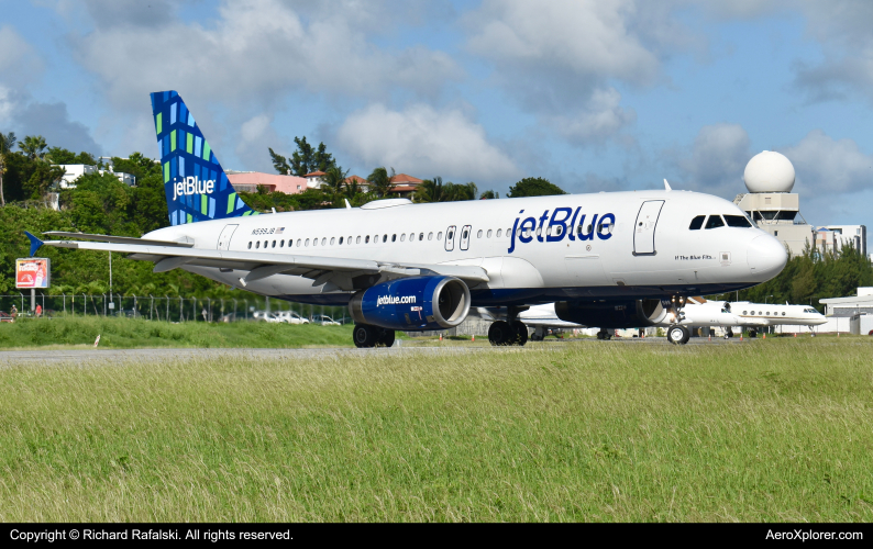 Photo of N599JB - JetBlue Airways Airbus A320 at SXM on AeroXplorer Aviation Database