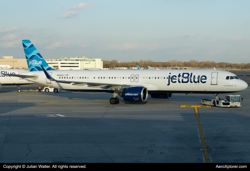 Photo of N4022J - JetBlue Airways Airbus A321LR at JFK on AeroXplorer Aviation Database