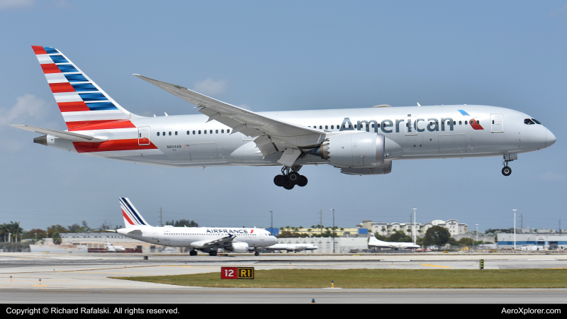 Photo of N804AN - American Airlines Boeing 787-8 at MIA on AeroXplorer Aviation Database