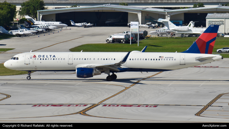 Photo of N309DN - Delta Airlines Airbus A321-200 at FLL on AeroXplorer Aviation Database