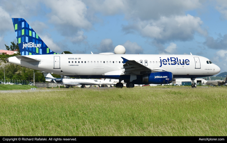 Photo of N599JB - JetBlue Airways Airbus A320 at SXM on AeroXplorer Aviation Database